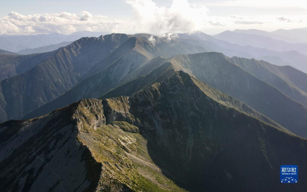 秦岭主峰太白山（2020年9月2日摄，无人机照片）。新华社记者 邵瑞 摄