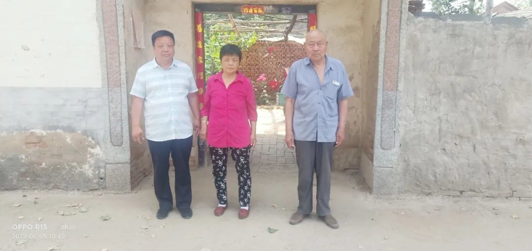 (左束新星、中李玉英、右束本禹)