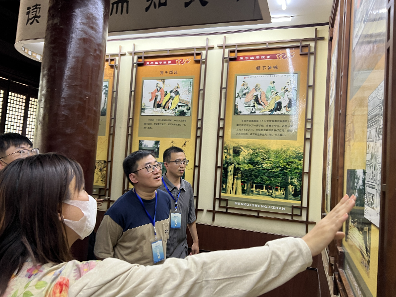 鲁生可畏正在聆听孟子生平事迹