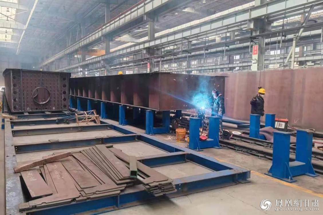 中川北站钢材分拨中心将钢材送至加工企业 兰州新区商投集团供图