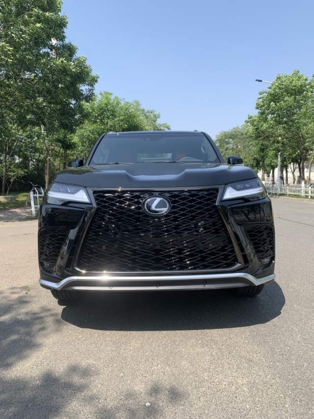 2022款雷克萨斯lx600fsport现车来袭