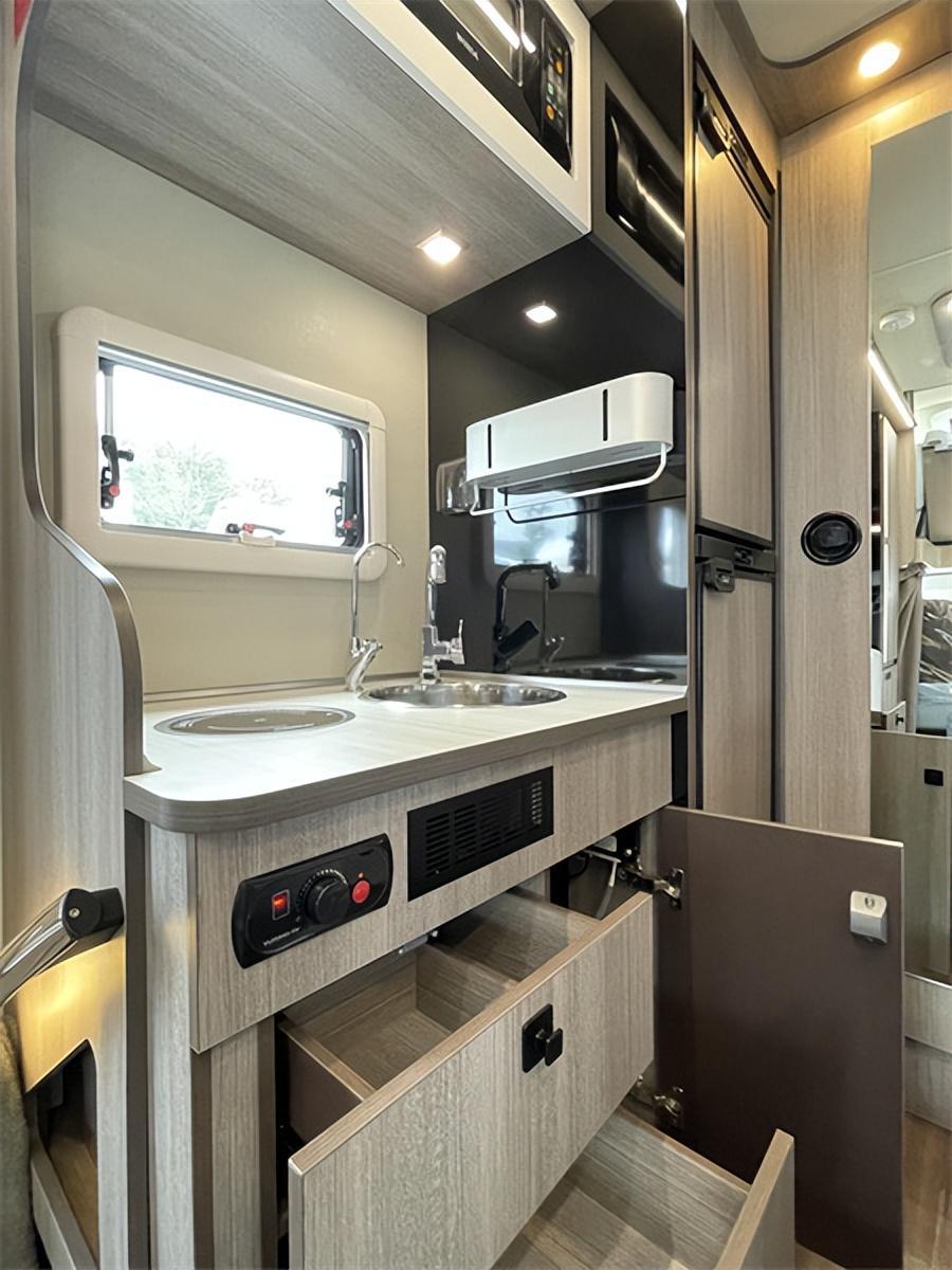 40万的预算宇通c530大玩家定制版房车