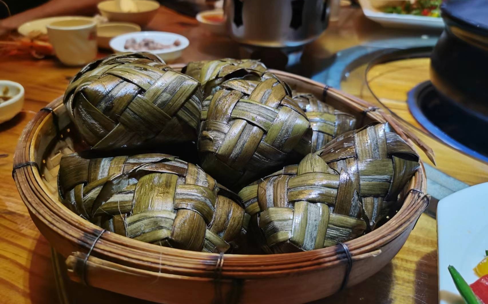 用露兜叶包好的粽子. 新京报记者 刘欢 摄