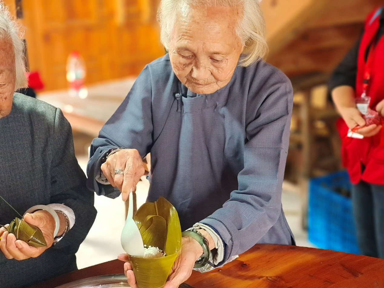 台州临海：百岁老人助力乡村旅游，端午包300个“共富粽”送游客