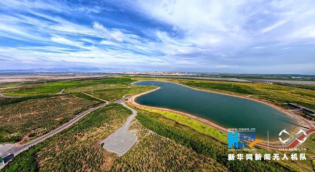 位于甘肃省张掖市黑河岸边的城市森林公园（资料图） 新华网发（郑旺 摄）