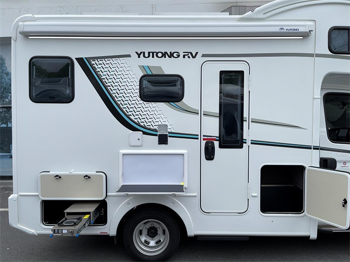 40万的预算宇通c530大玩家定制版房车