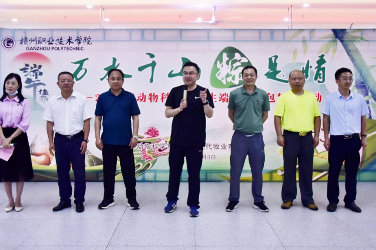 赣州职业技术学院为端午假期留校学生发放节日礼物