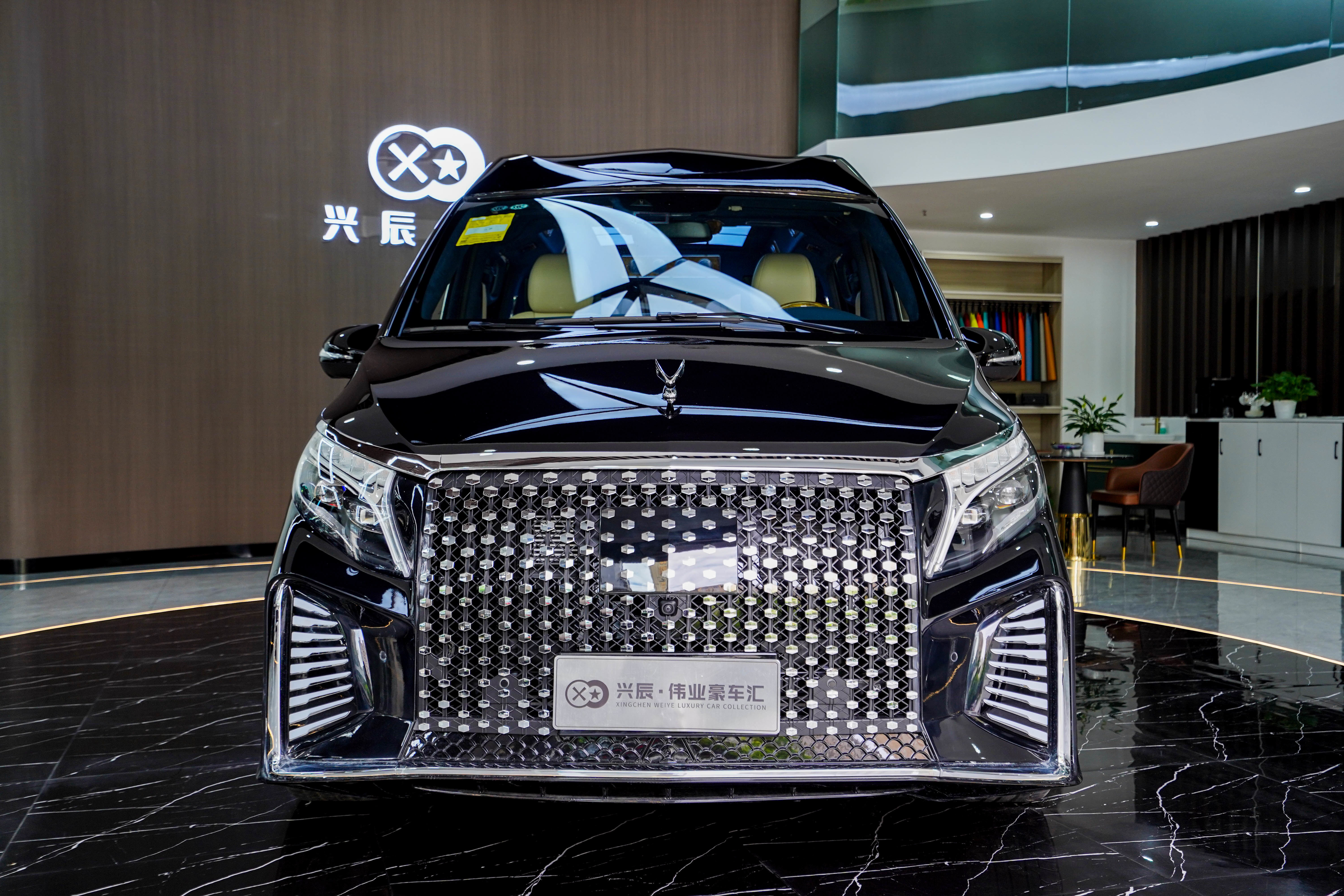 奔驰商务车中的天花板【圣母峰】_凤凰网汽车_凤凰网