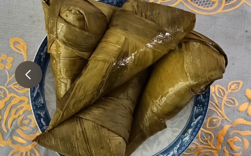 用芦苇叶包好的粽子,形状呈长圆锥形. 新京报记者 刘欢 摄