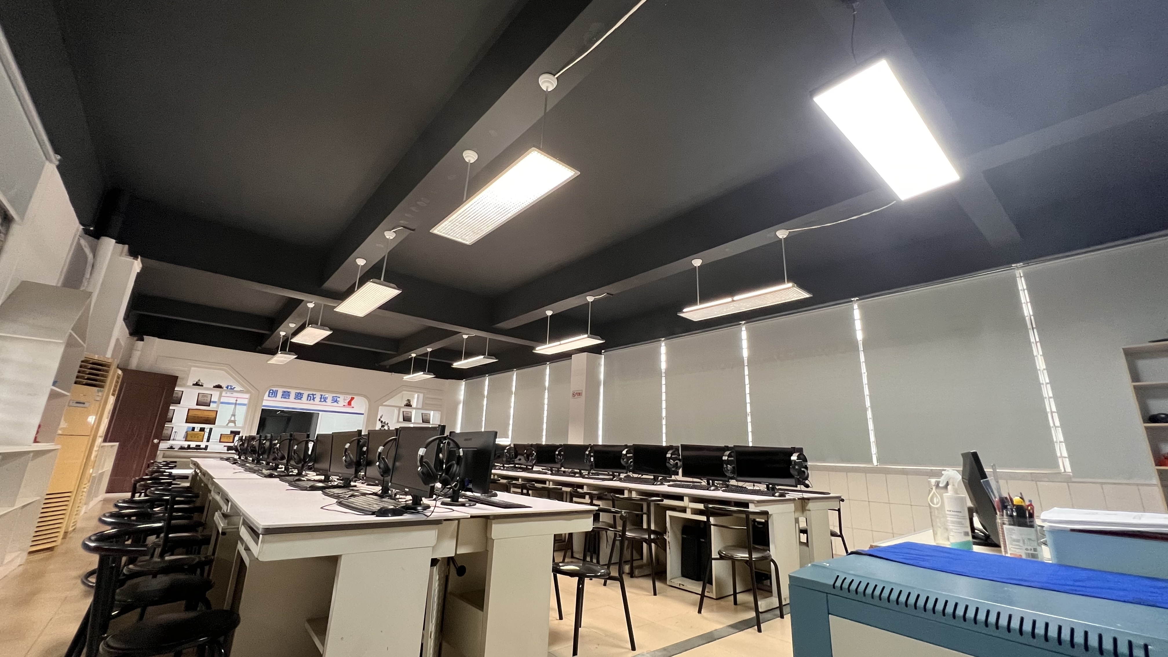 保护视力均安镇中小学全面完成教室灯光改造