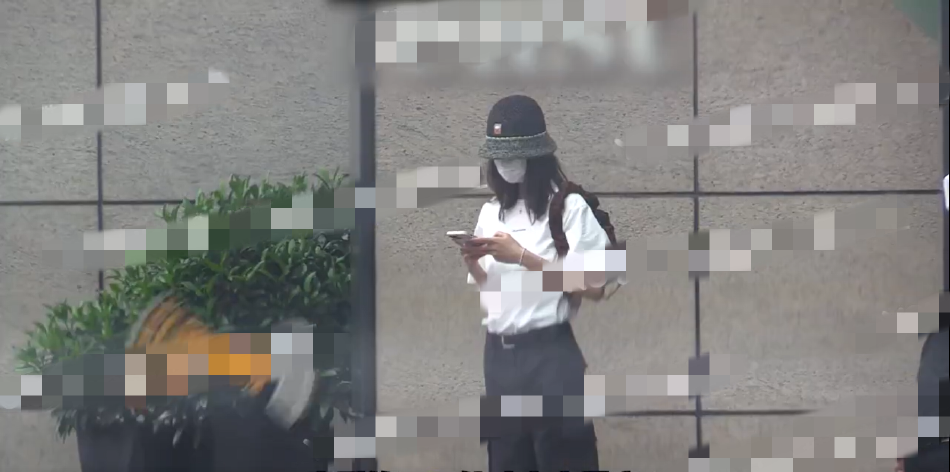刘雯井柏然现身同一酒店被拍 此前曾被偶遇两人深夜骑车疑似恋爱