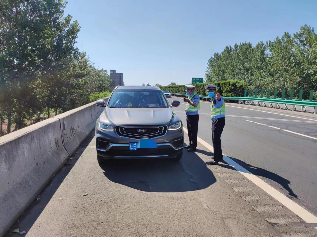 高速走应急车道怎么处罚（走应急车道怎么处罚）-第2张图片-潮百科