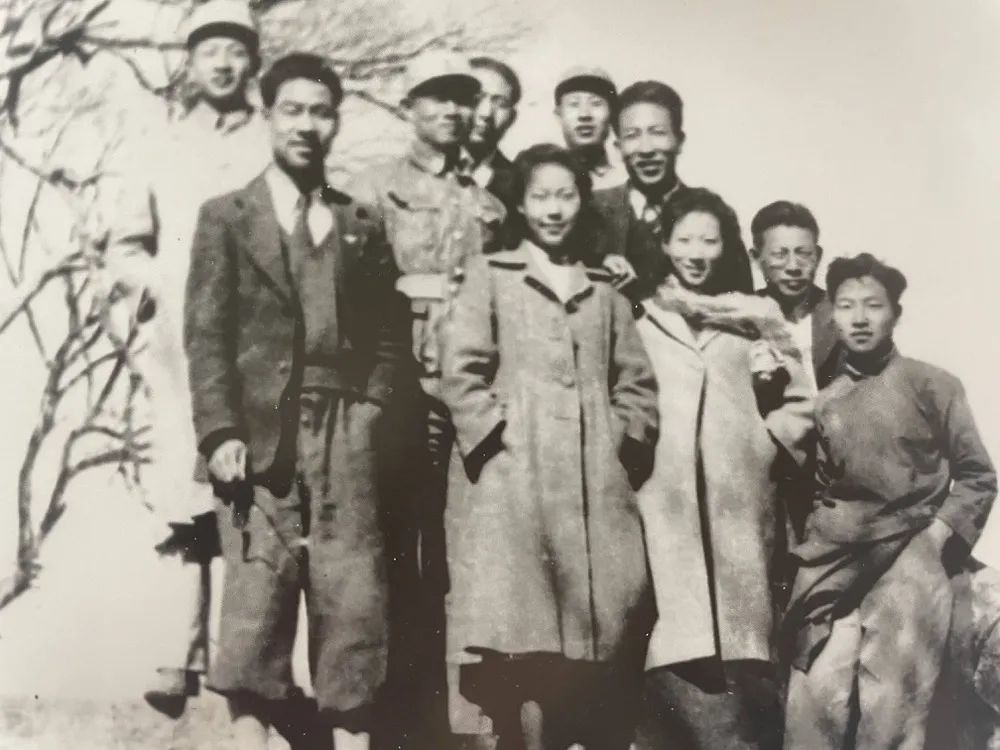 西南联大参军校友在大观楼，1944年摄