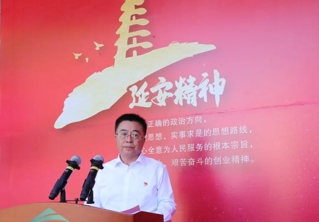 金川集团总经理、党委副书记李尚勇主持揭牌仪式