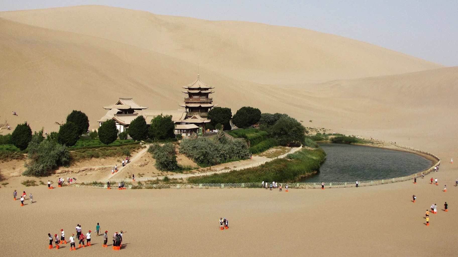 真惠玩敦煌鸣沙山月牙泉景区开启半价游模式