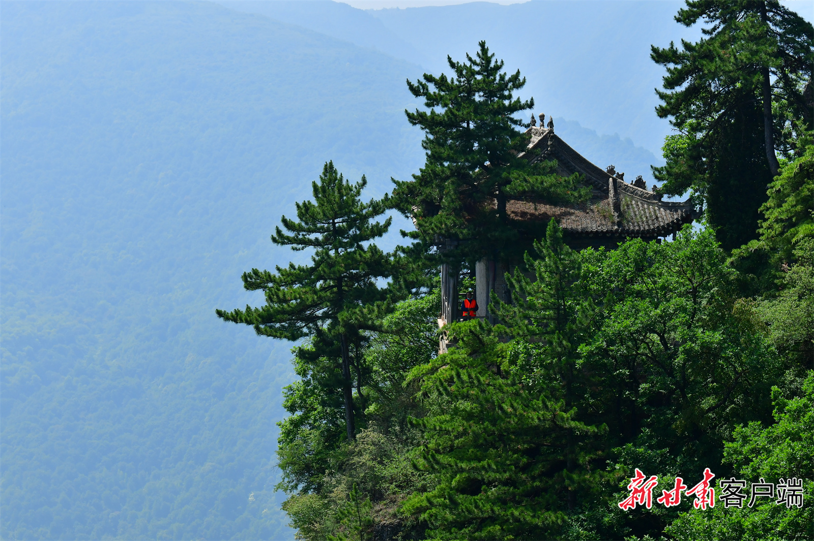 驻足山巅，看见最美崆峒山。