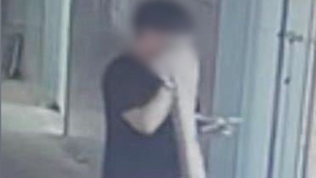 在女澡堂逗留超1小时 男大学生用女友卡进去偷拍