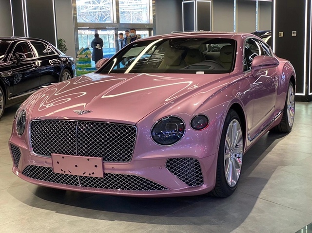 21款粉色宾利欧陆gt国六现车报价