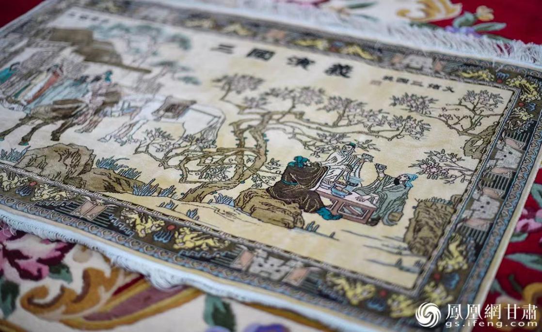 成品手工毯种类不同，用途也各异，定制款可做装饰。杨艺锴 摄