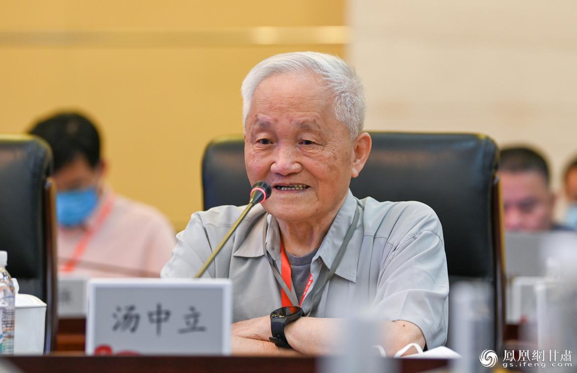 中国工程院院士汤中立参会，忆往昔峥嵘岁月。李德宇 摄