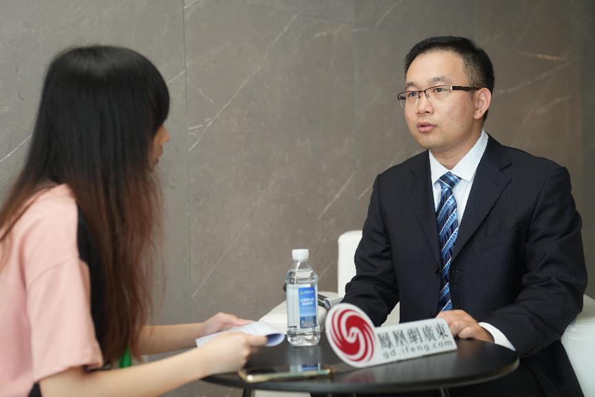 图为：王方方接受访谈。（王满昌 摄）