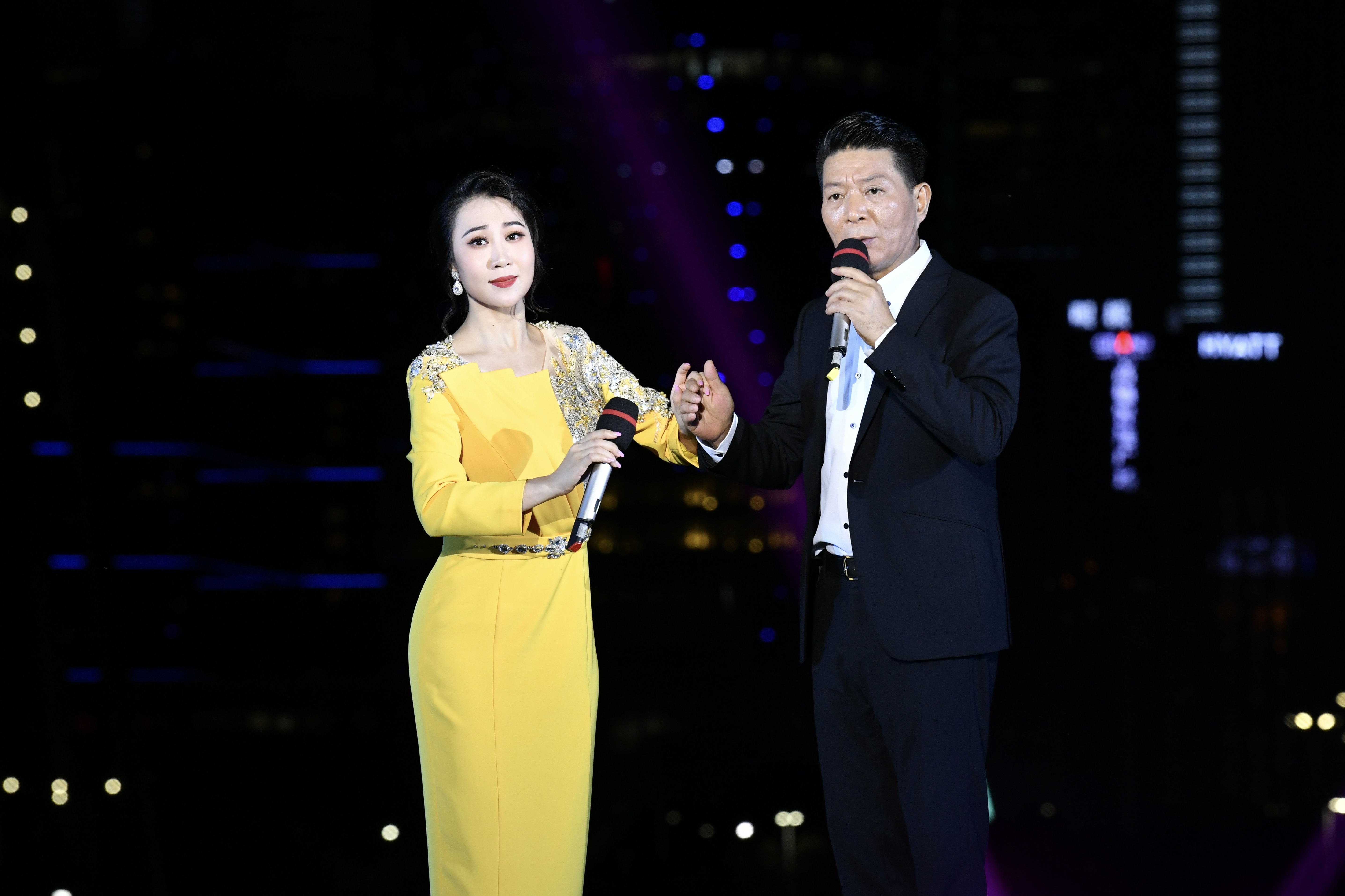 主演欧凯明和李嘉宜呈现片中的经典选段。通讯员供图