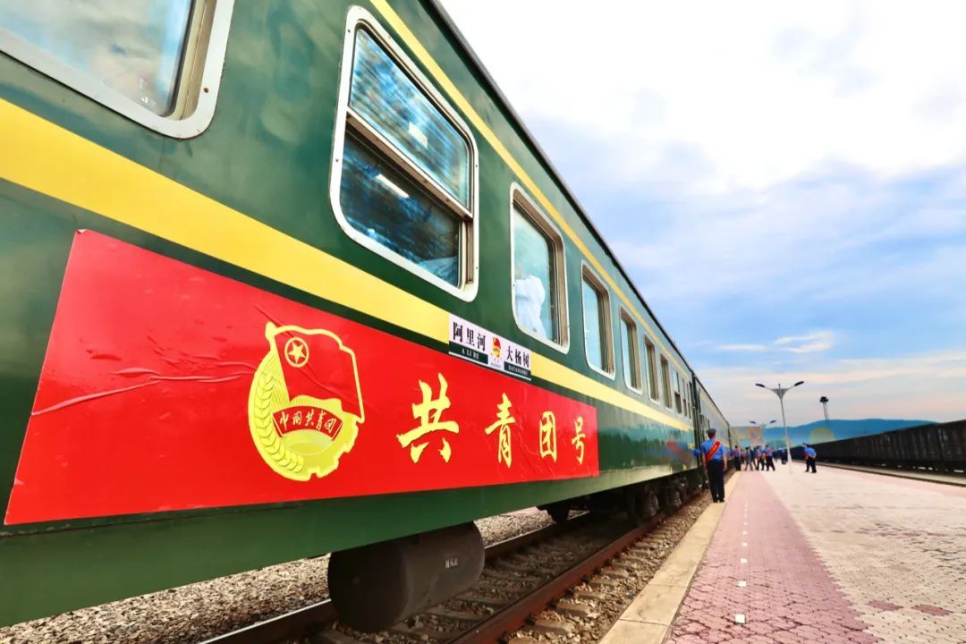 2020年6月，考生登车完毕，高考专列准备开动。受访者供图