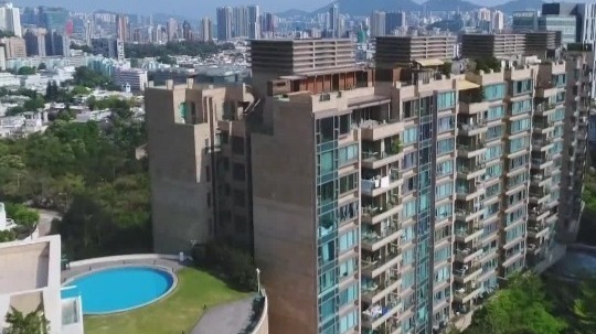 香港为何房价高昂？专家：香港的土地只用了20%，城镇化率太低