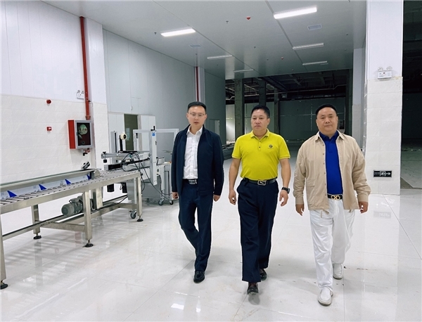 贵州省投资促进局张明发走进中健昊天酒业调研发展概况