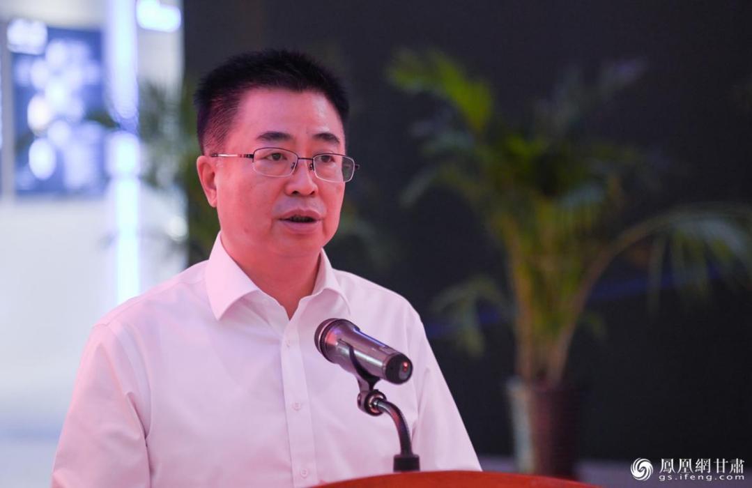 金川集团总经理,党委副书记李尚勇主持揭牌仪式 肖刚 摄