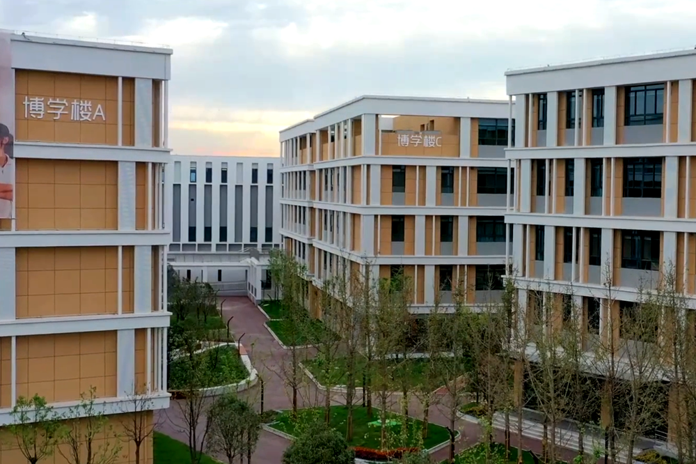 走进家门口的好学校 西安高新一中实验中学举行“媒体进校园”活动