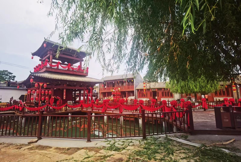 涵盖汉文化特色的沉浸式主题街区汉风小镇——元氏夜宴步入了开街倒