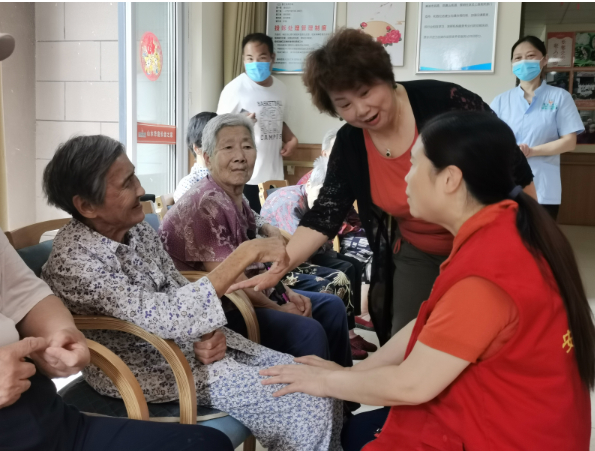 合肥巢湖市心理咨询师协会深入敬老院开展老年心理护理活动
