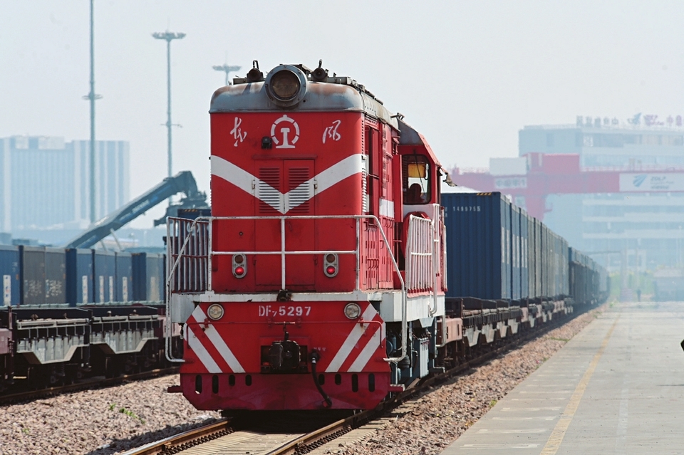 中鼎物流园开行第588列中欧班列