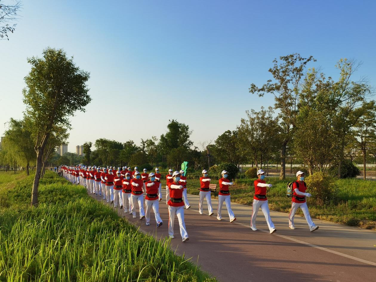 河南虞城活力四射健步走美丽风景伴我行