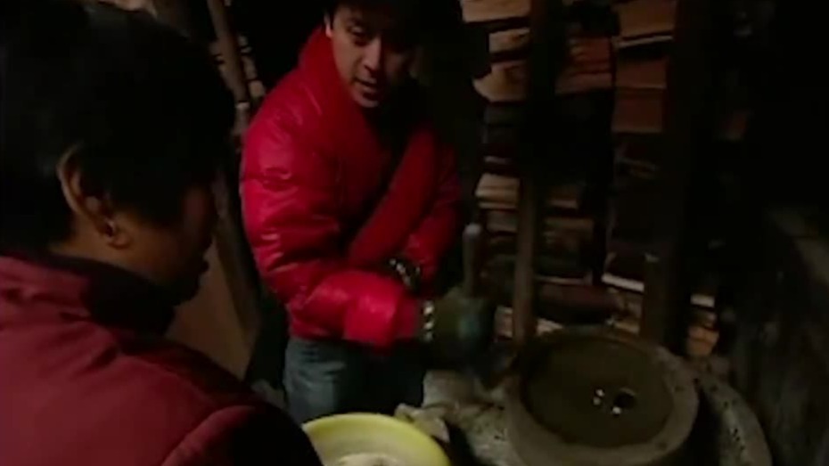 婺源村村必有豆腐坊，磨豆腐的俞大婶最开心的是让家人过年吃上好的