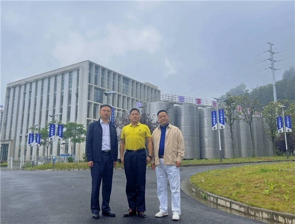 贵州省投资促进局张明发走进中健昊天酒业调研发展概况
