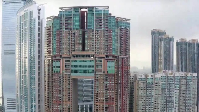 香港住房为何趋向“劏房化”？专家：香港城镇化比例仅20%，土地资源稀少