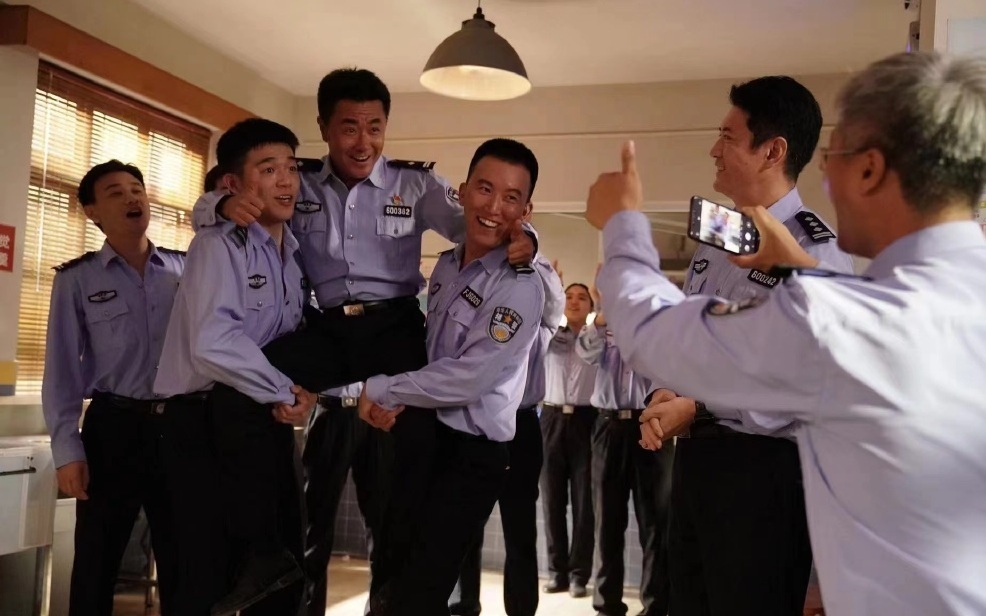 八里河派出所的警察们亲如一家。