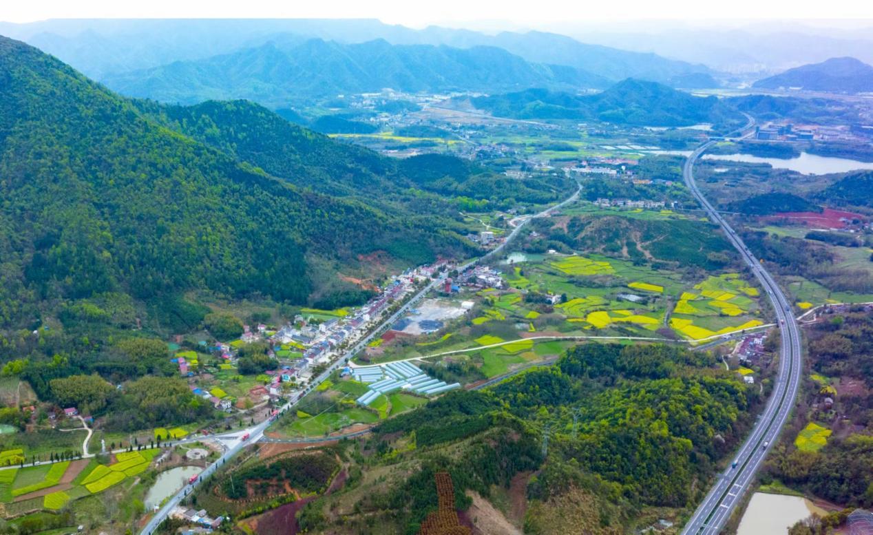 尧渡镇管山村坐落于东至县城北部,坐落在风景秀丽的大历山下,长江之滨