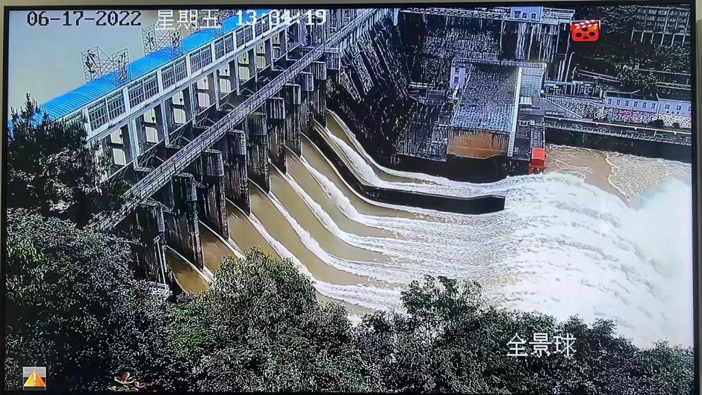 △双牌水库全开 11 孔预泄