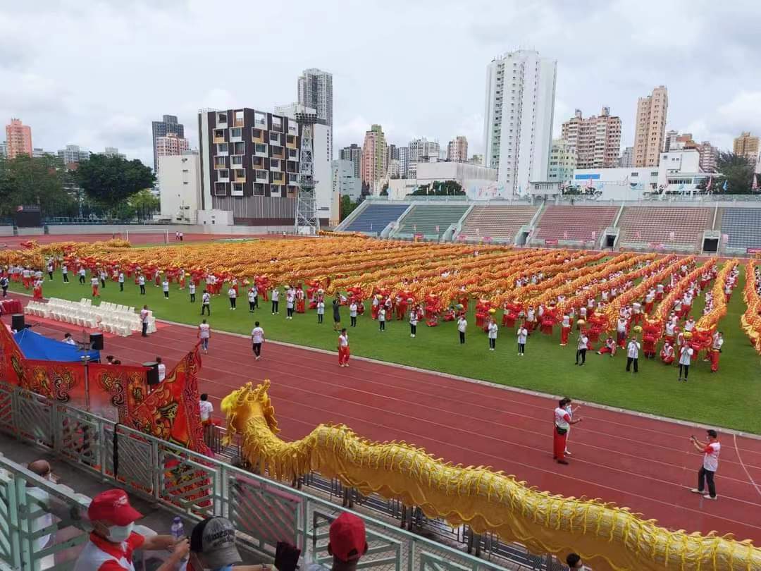 图说：五光十色祥龙庆回归