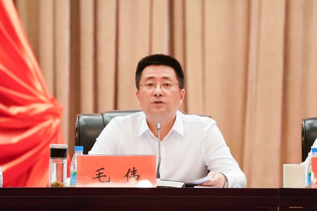 高新区党工委副书记,虎丘区区长宋长宝主持会议并作部署,区四套班子