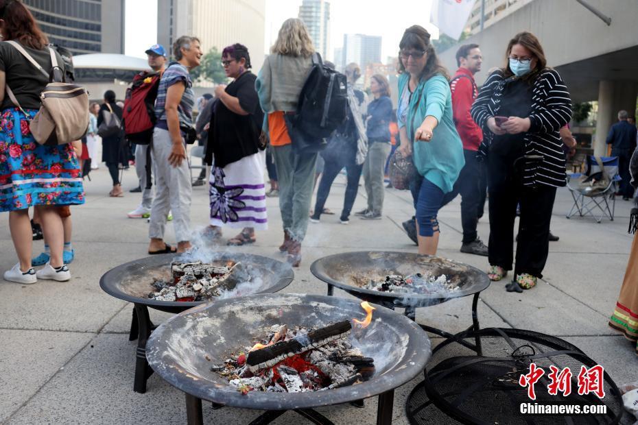 加拿大多伦多原住民举行日出仪式迎夏至