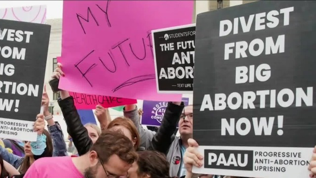 时殷弘：这次堕胎案闹得这么大 背后一定有政治因素