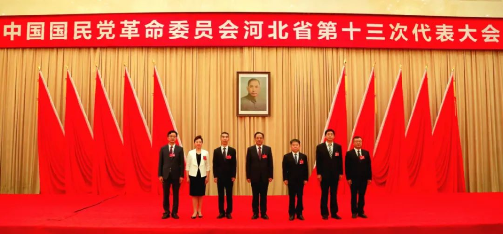 新一届领导班子合影（张月仙、郎利影因疫情无法到会）