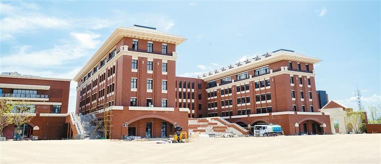 学校建设尽显"学院派"风格.