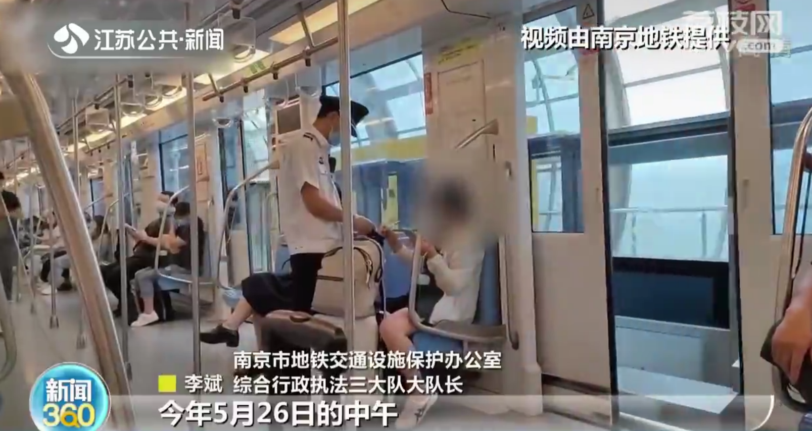 南京地铁开出手机外放声音“罚单”网友建议全国推广