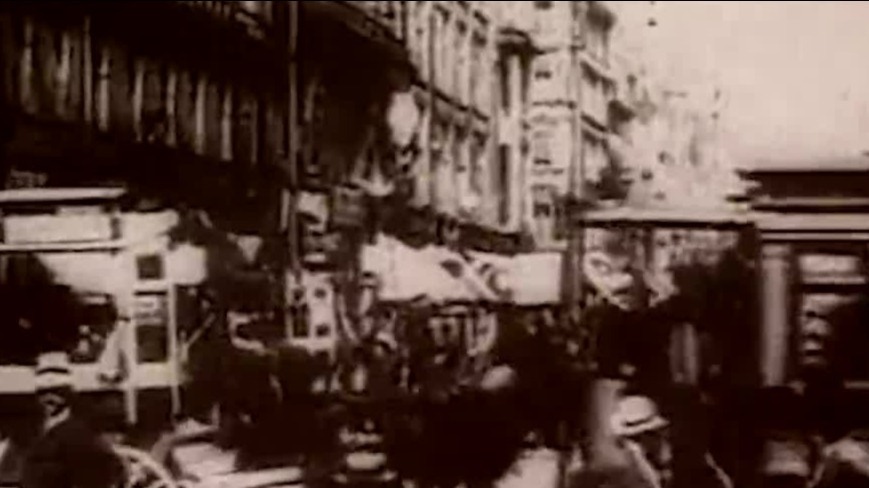 1840年鸦片战争爆发，中国开始走向任由列强欺辱宰割的境地