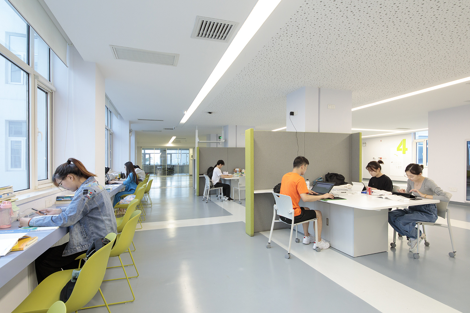 虹桥学生中心,西区教学楼公共学习区